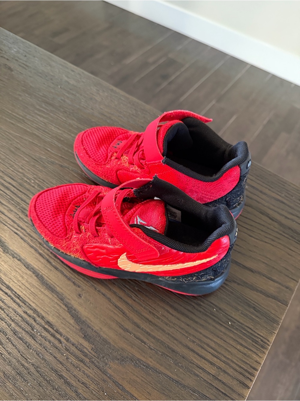 Nike Kids Red Sneakers with Gold Swoosh - Picture 4 of 8
